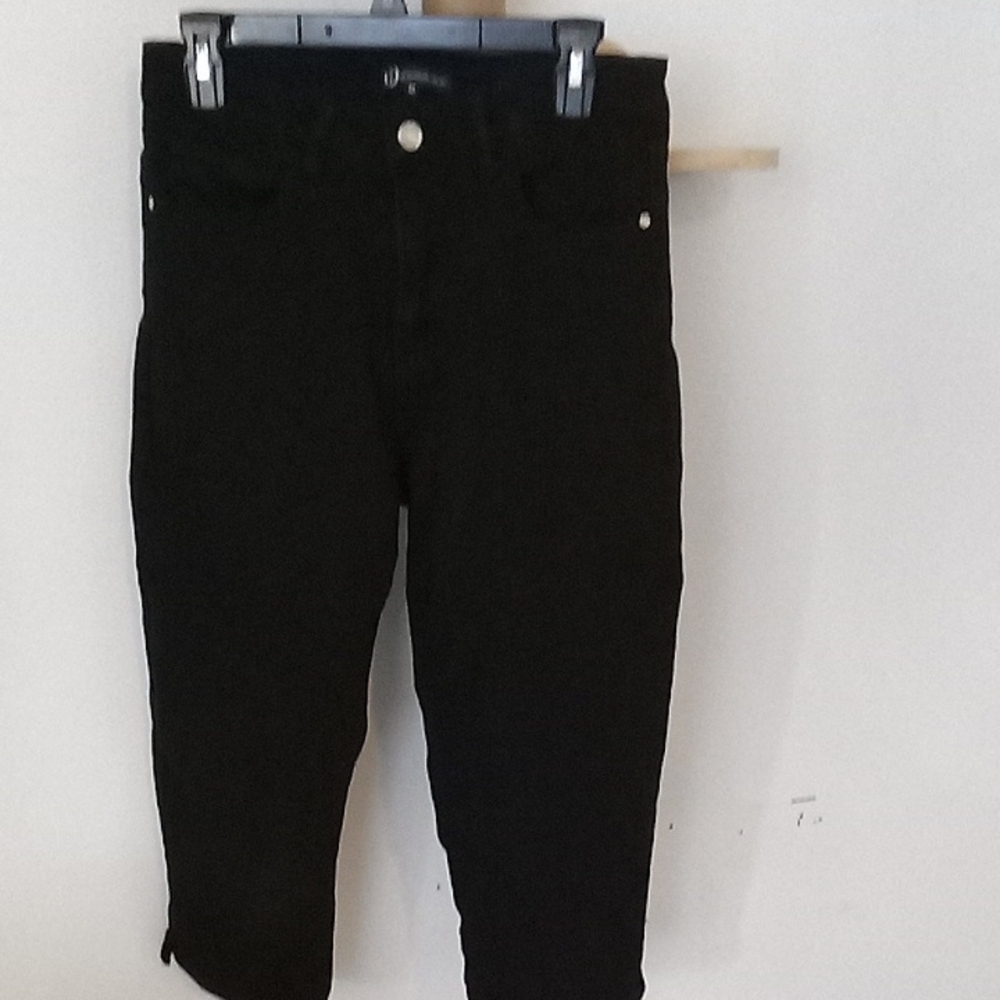 Women's Black Cropped Jeans